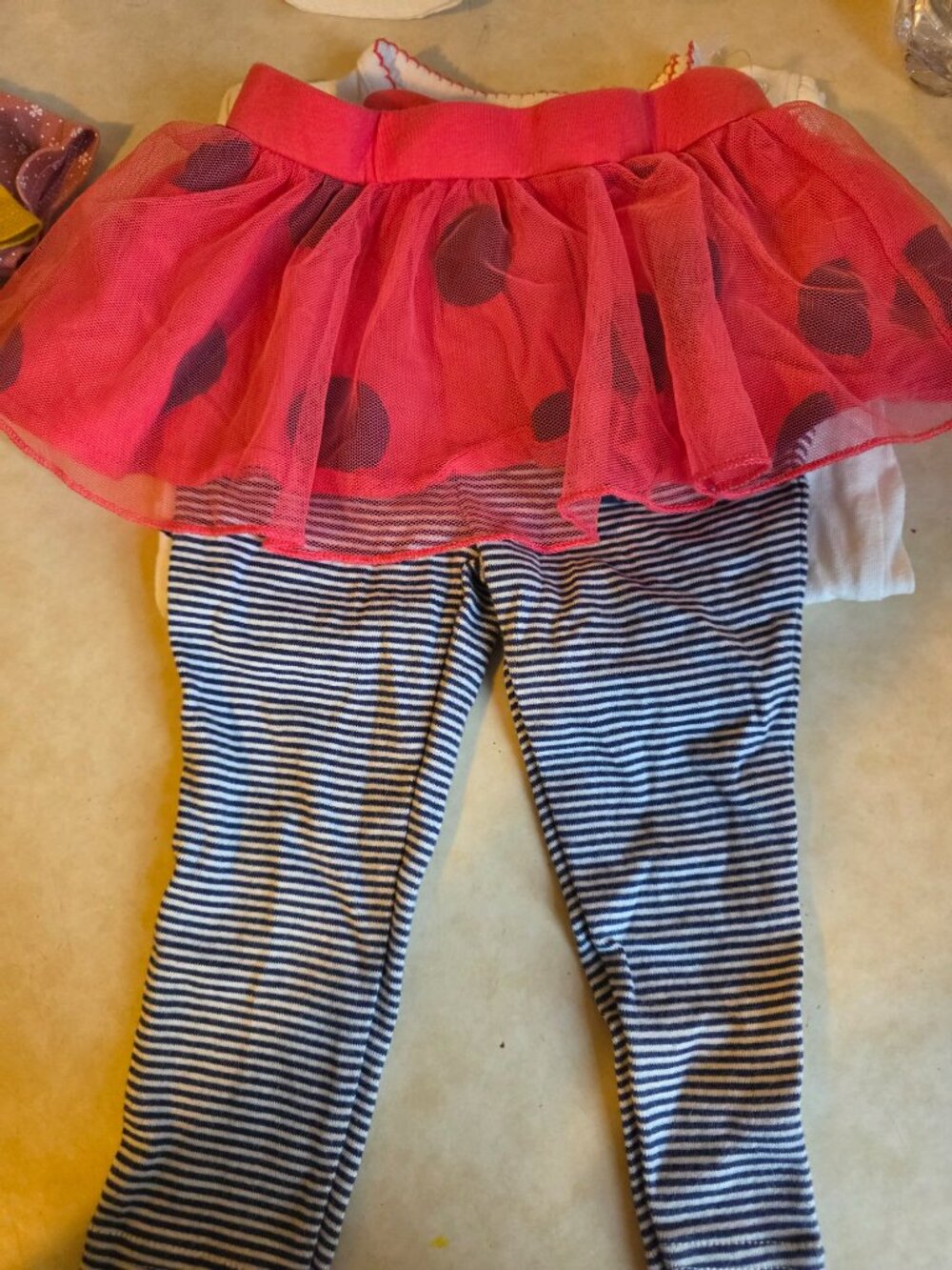 12M Carter's Ladybug Set - Picture 2 of 3
